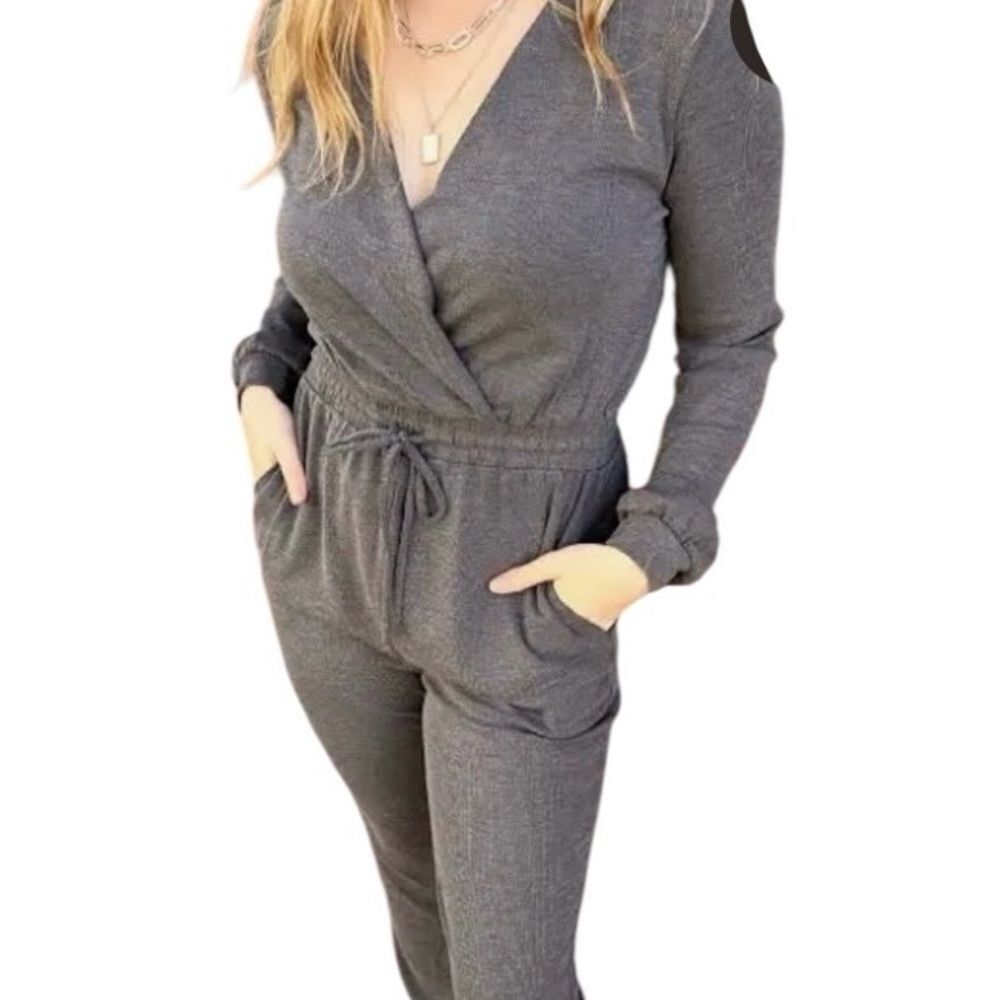 HYFVE Gray Long-Sleeve Jumpsuit with‎ Elastic Waist